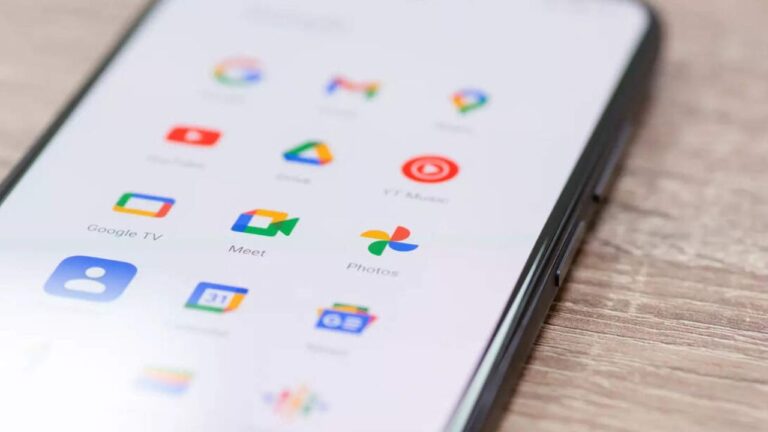 Snaps to the scenes: Turn the general photo into cinematic highlights
